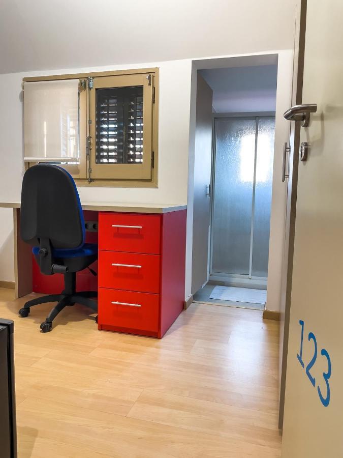 Leevin Student Barcelona Apartment Bagian luar foto