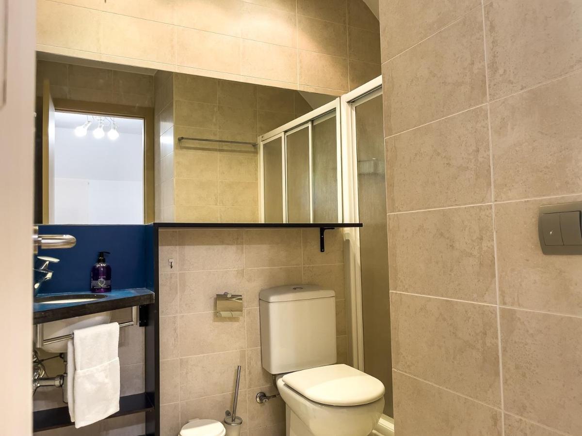 Leevin Student Barcelona Apartment Bagian luar foto