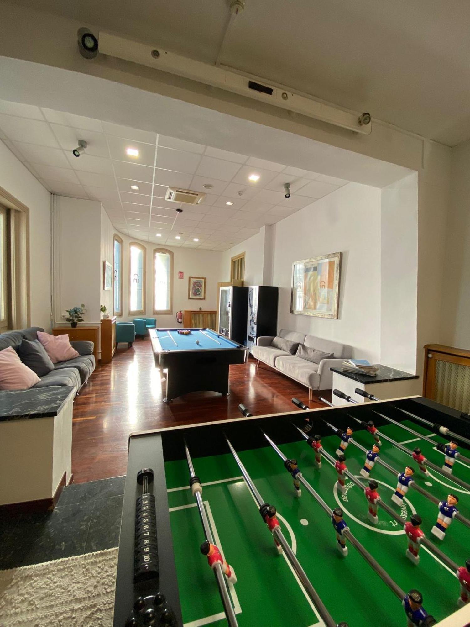 Leevin Student Barcelona Apartment Bagian luar foto
